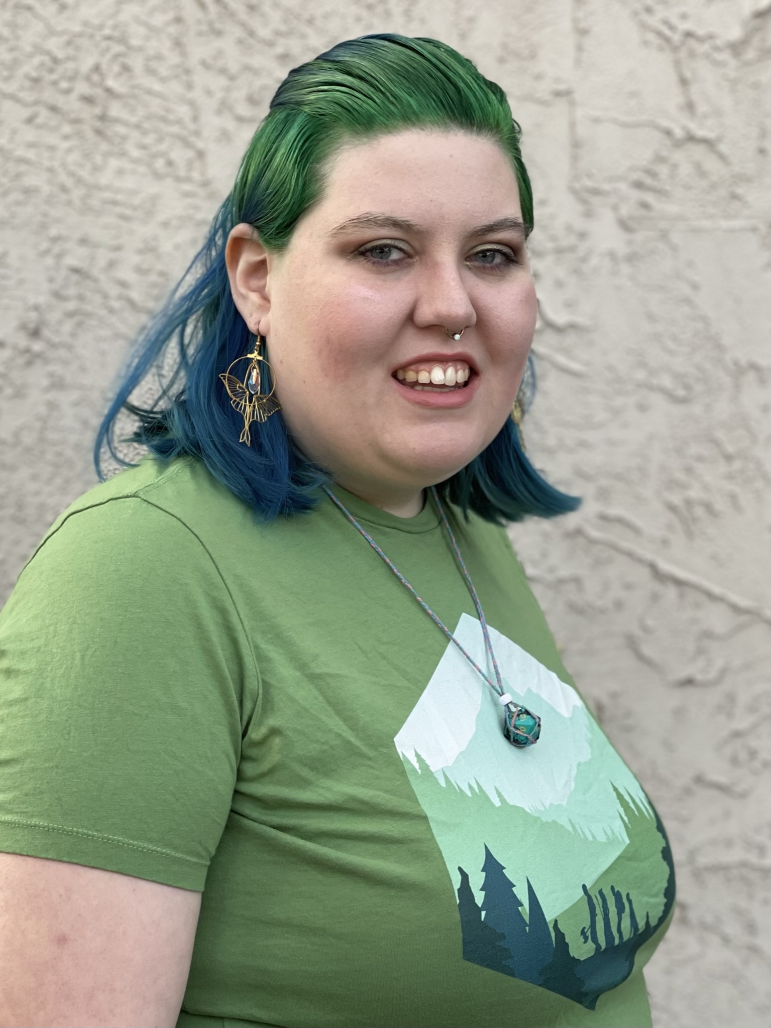 Image of Elise in a green shirt against a gray background.